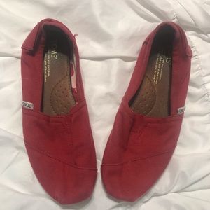 TOMS size 8